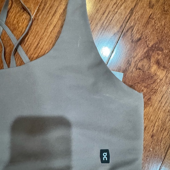 On Running Studio Bra Size Medium NWT - Picture 2 of 6
